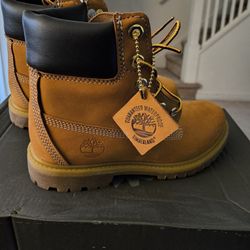 Women's size 5.5 Timberland 6"  boots