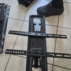 Full motion tv wall mount