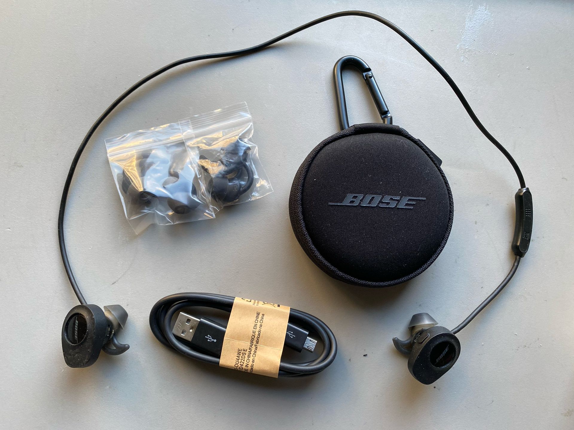 Bose Soundsport Wireless Headphones  (READ)