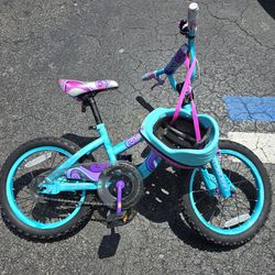 Dynacraft, Girls Bicycle In Excellent Condition 