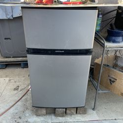 mini fridge n freezer