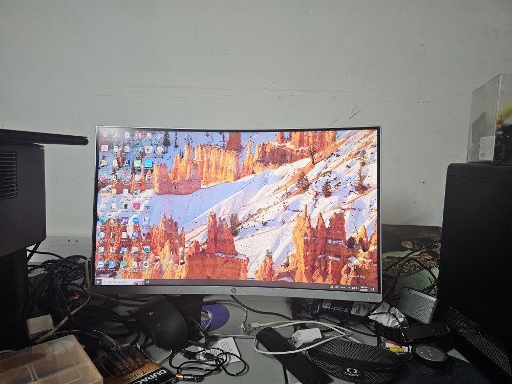 HP curve Monitor Size 28"