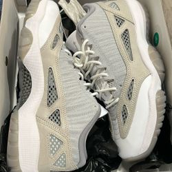 Air Jordan 11 Retro Low IE