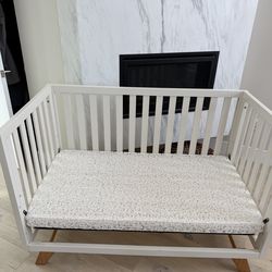 4 in 1 convertible crib  + breathable mattress