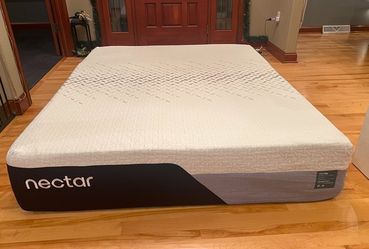 Nectar Premier Memory Foam, Queen, Like New, Perfect Condition