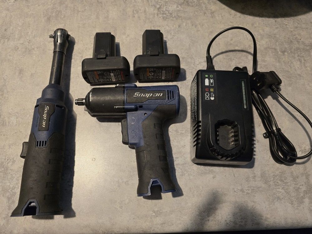 2 piece Snap-On Electric Tools/batteries/charger