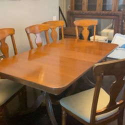traditional pedestal dining table
