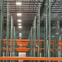 Industrial Pallet Racks Shelving Wire Mesh Decking Uprights Beams Pallet Racking Forklifts