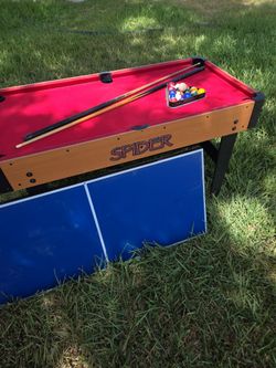 Mini pool table
