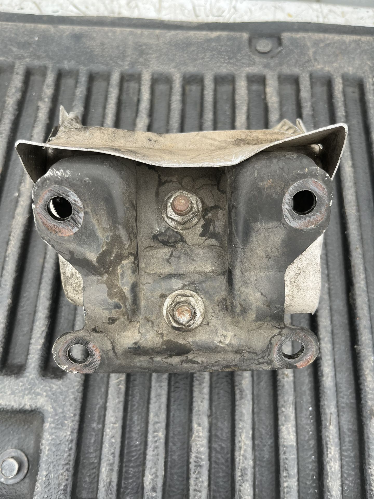 ENGINE MOUNT CHEVY/GMC SIERRA