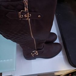 Beautiful Ladies/Girl's Dream Paris Brown Boots With Gold Accessories 