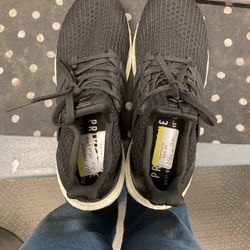 Women’s 7 1/2 Adidas Ultra Boost