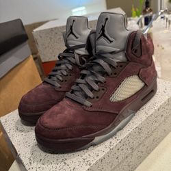 Size 9 Burgandy Retro 5 Jordan