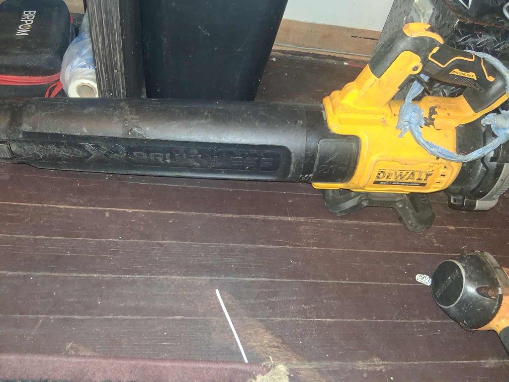 DeWalt DCBL722B 20V Max Lithium Ion XR Brushless Handheld Blower