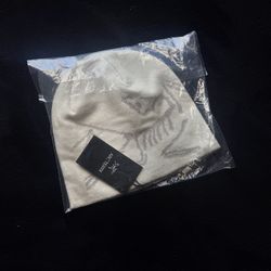 Arc’teryx Beanies White And Navy Blue
