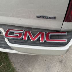 2020 GMC Sierra 2500 Grill Emblem 