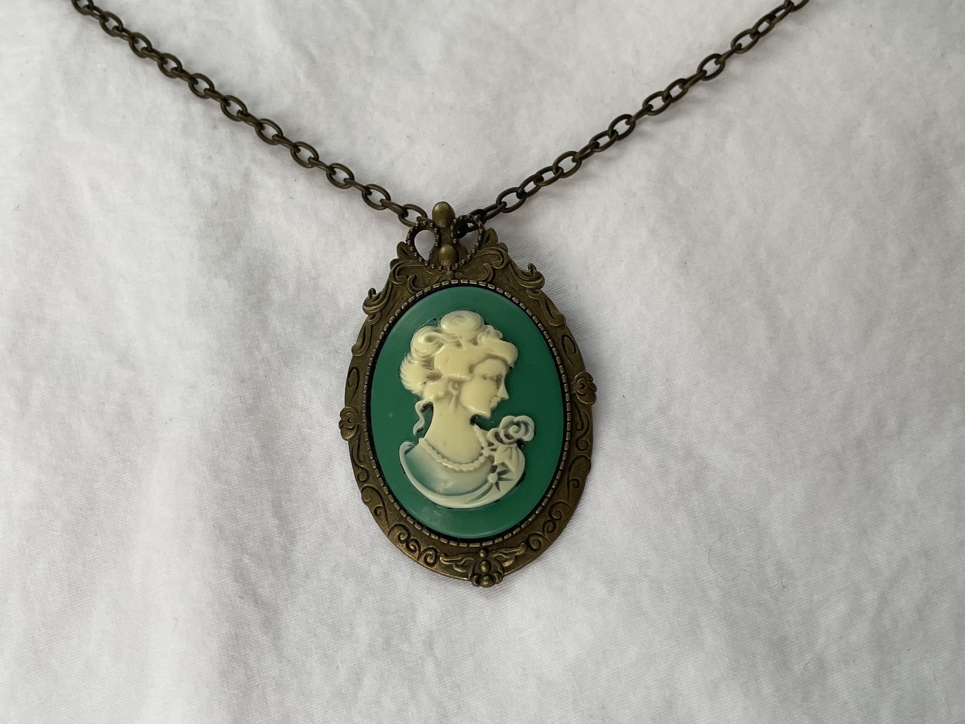 Cameo Necklace or Brooch Adjustable Jewelry Vintage style Green lady cameo