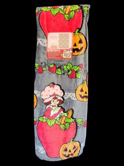 Strawberry Shortcake Halloween Throw 50x70in