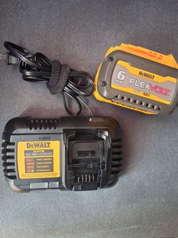 FLEXVOLT 60V MAX Lithium-Ion Brushless Cordless 4-1/2 in.-6 in. Grinder Kit with 6.0 Ah Battery, Charger and Kitbag