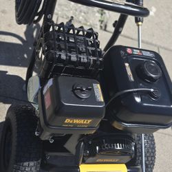 DEWALT
4400 PSI 4.0 GPM Cold Water Gas Pressure Washer