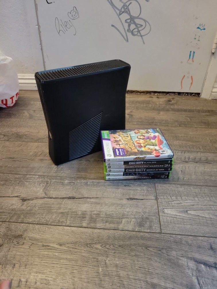 Xbox 360 S w/ Games | Halo 3 | MW2 | Titanfall