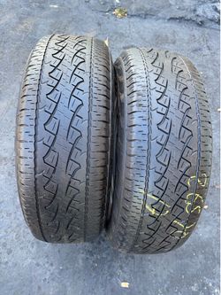 Set of 2 nice Pirelli scorpion 265/70/17 ( We install & balance)