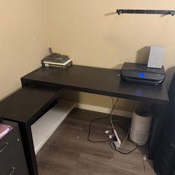 Black Desk