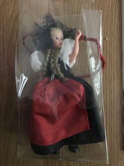 Vintage collectible Spanish Seniorita doll