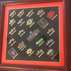 20 YEARS OF WRESTLEMANIA-Commemorative pin set. Limited edition-688 of 8,000