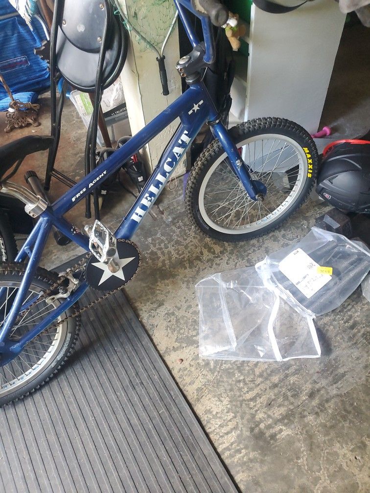 Bmx Bike Free Agent Hellcat
