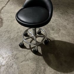 Rolling stool chair