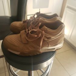 NIKE AIR SNEAKERS SIZE 9 MENS..WORN 2 TIMES..LIKE NEW