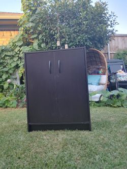 Storage cabinet