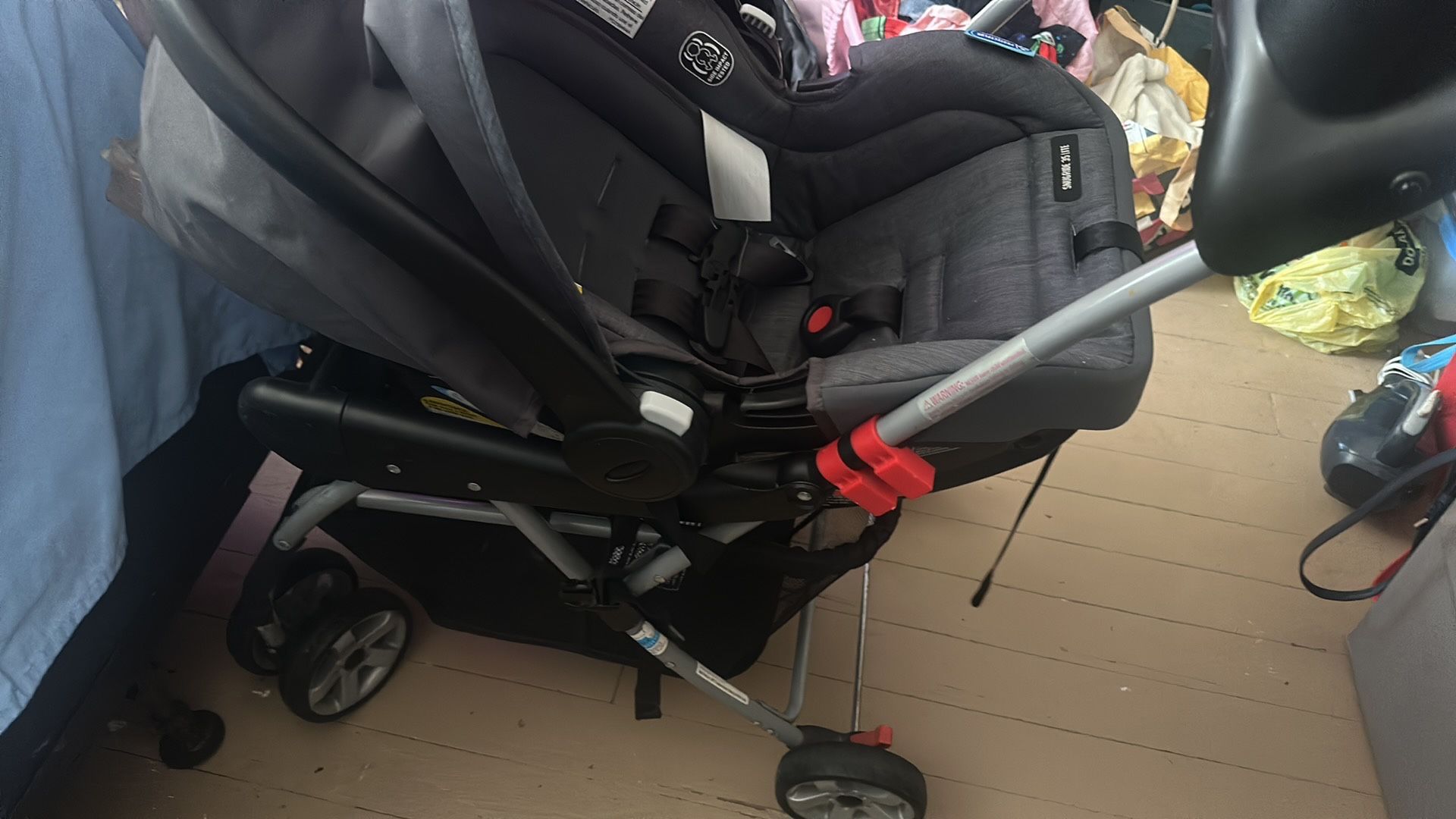 New Graco Snugride 35 Lite Car seat With Snap N Go Stroller $70