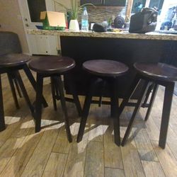 4 Bar Stools 