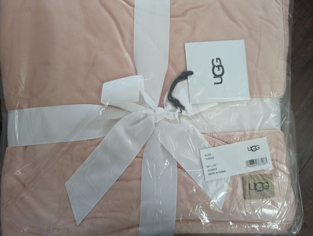 Ugg Bliss Sherpa 50 X Color: