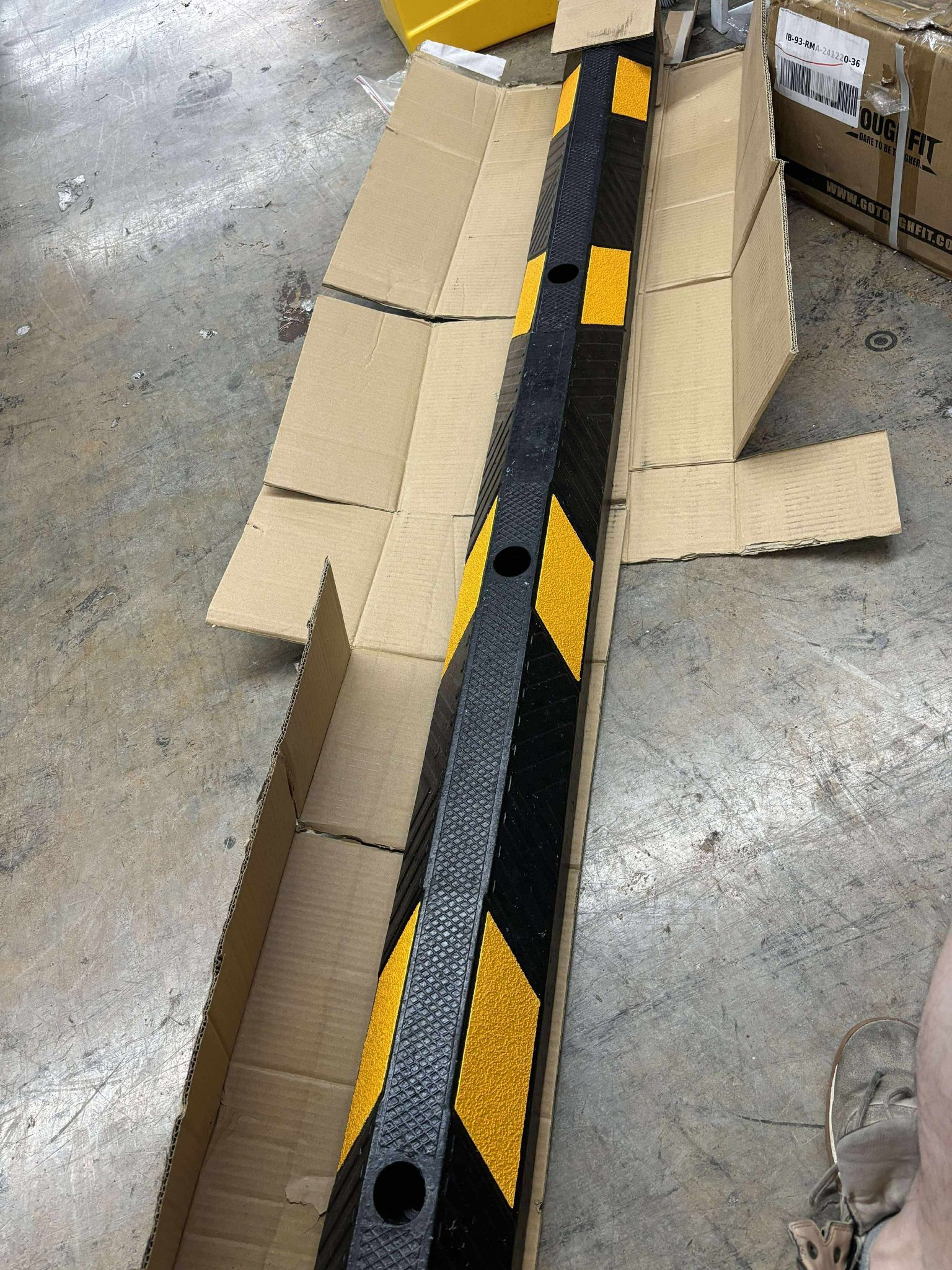 Curb Parking Garage Floor Stopper, 72" Heavy Duty Rubber Parking Curb with Yellow Reflective Stripes,