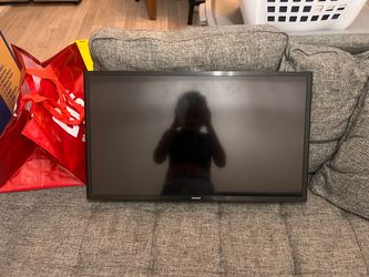 📺 32” Samsung Flat-Screen TV + Wall Mount + LED Lights