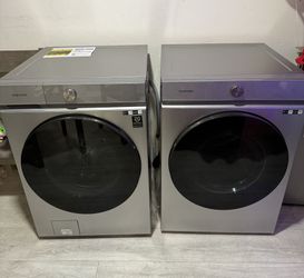 Samsung washing machine set in very good condition, working perfectly. Size 27