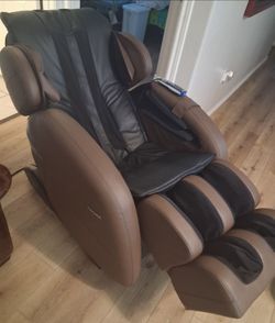 Kahuna zero gravity massage chair great working condition