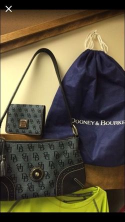 Dooney and bourke purse matching wallet w dust bag