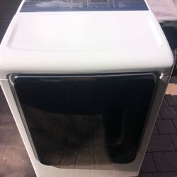 LIKE NEW SAMSUNG DRYER WITH STEAM