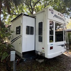 2004 5th wheel camper