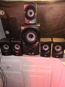 BLUETOOTH SORROUND SYSTEM.. WORKS GREAT.. ONLY 3 SPEAKERS DON'T WORK... ACOUSTIC BRAND.. FROM AMAZON... SE HABLA ESPANOL...