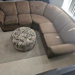 Sectional Couch With Automan And Storage