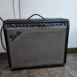 Fender Princeton Chorus Solid State Electric Guitar Combo Amplifier PR 82 - Made In USA - working - Electric Guitar Amplifier 