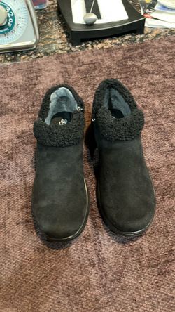 B Zees ladies size 8 bootie fleece shoes