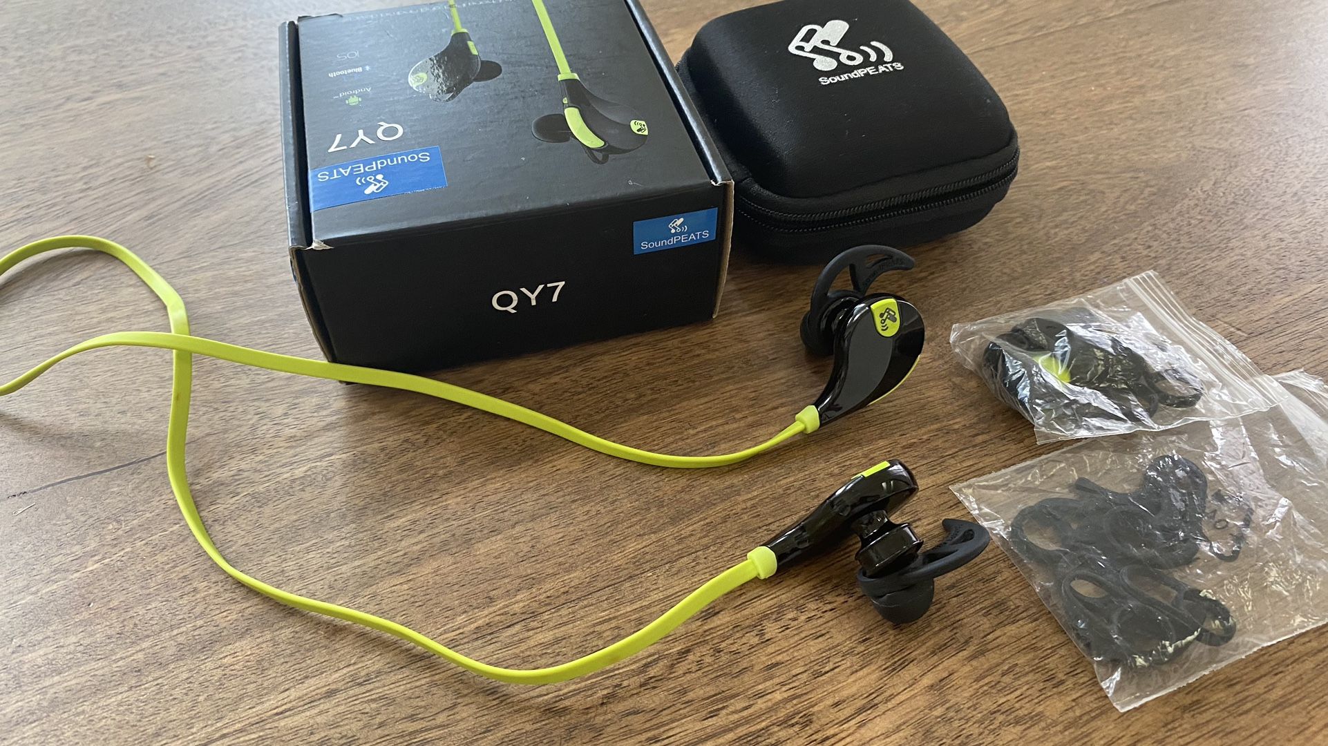QY7 Sports Wireless Bluetooth Earphones with mic
