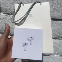 AirPod Pros 2nd Gen W/bag 