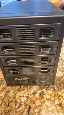IOCREST 4 bay hard drive enclosure with  8TB of hard drives.